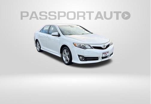 Super White 2013 Toyota Camry SE
