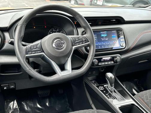 2021 Nissan Kicks SR