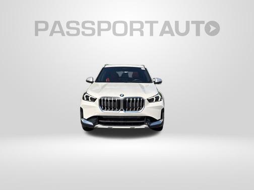 Mineral White Metallic 2024 BMW X1 xDrive28i