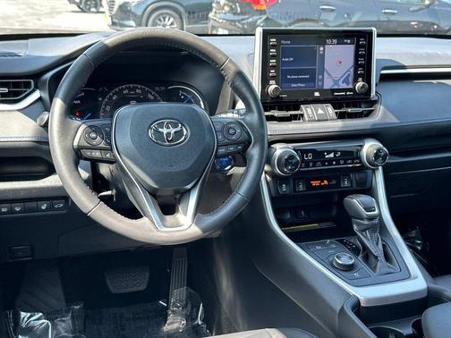 2020 Toyota RAV4 Hybrid SE
