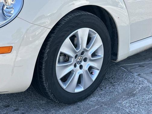 2010 Volkswagen New Beetle 2.5L