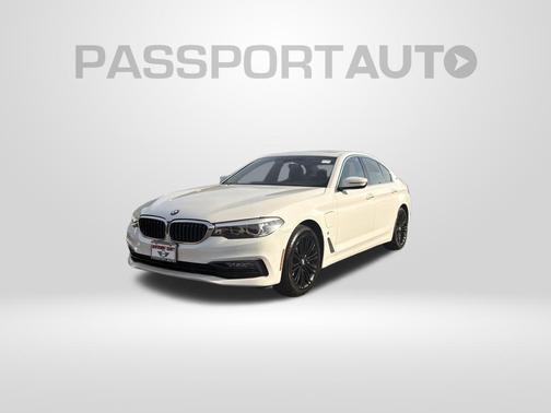Alpine White 2018 BMW 530e xDrive iPerformance