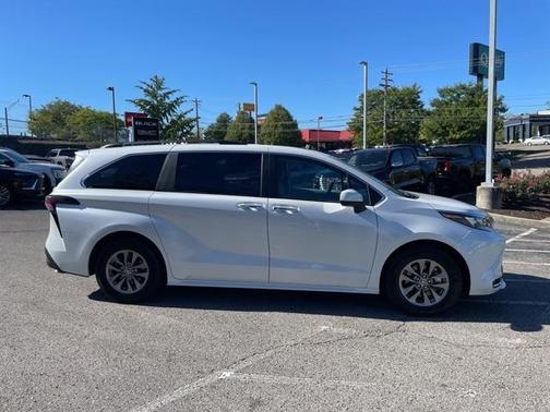 2024 Toyota Sienna XLE