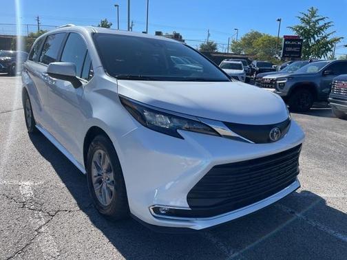2024 Toyota Sienna XLE