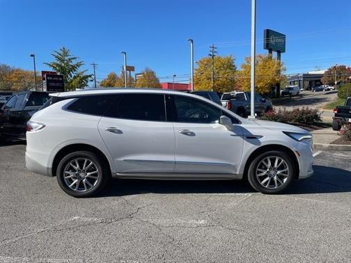 2022 Buick Enclave Essence