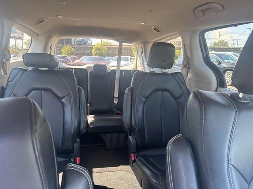 2024 Chrysler Pacifica Touring-L