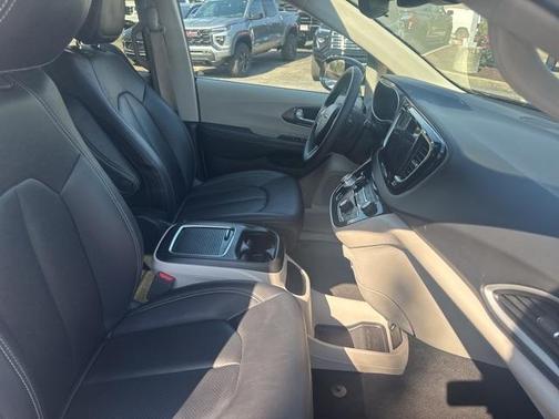 2024 Chrysler Pacifica Touring-L