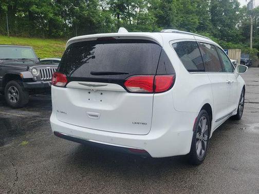 Bright White Clearcoat 2017 Chrysler Pacifica Limited