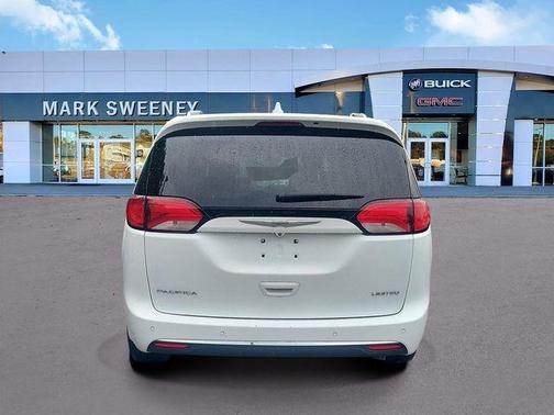 Bright White Clearcoat 2017 Chrysler Pacifica Limited