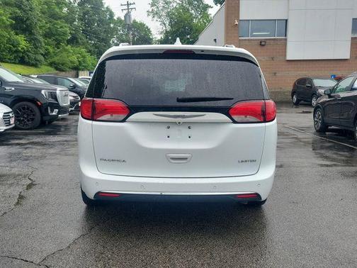 Bright White Clearcoat 2017 Chrysler Pacifica Limited