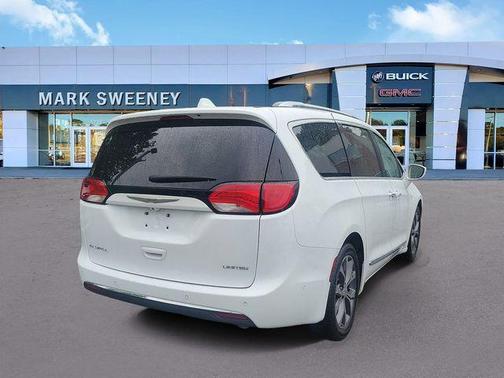 Bright White Clearcoat 2017 Chrysler Pacifica Limited
