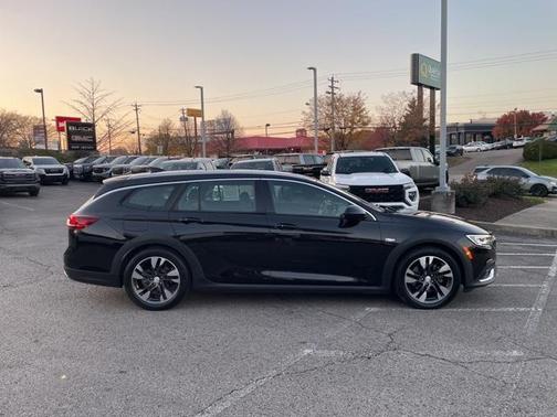2019 Buick Regal TourX Essence