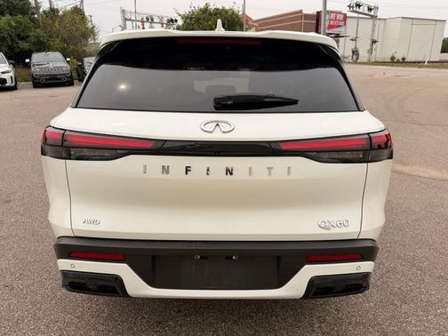 Majestic White 2024 INFINITI QX60 LUXE