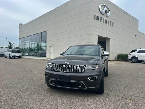 Granite Crystal Metallic Clearcoat 2017 Jeep Grand Cherokee Overland
