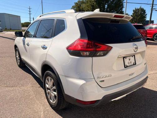 Glacier White 2017 Nissan Rogue SV