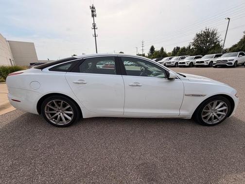 Polaris White 2013 Jaguar XJ Base