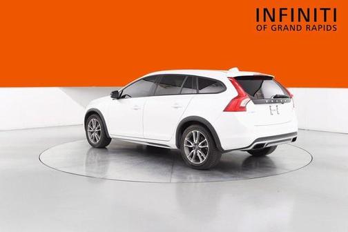 2016 Volvo V60 Cross Country T5