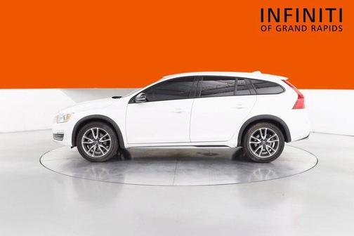 2016 Volvo V60 Cross Country T5