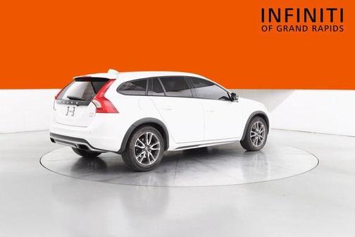 2016 Volvo V60 Cross Country T5