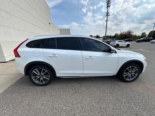 2016 Volvo V60 Cross Country T5