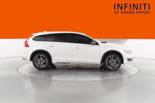 2016 Volvo V60 Cross Country T5