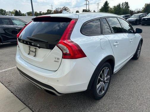 2016 Volvo V60 Cross Country T5