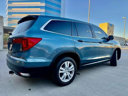 Blue 2017 Honda Pilot LX