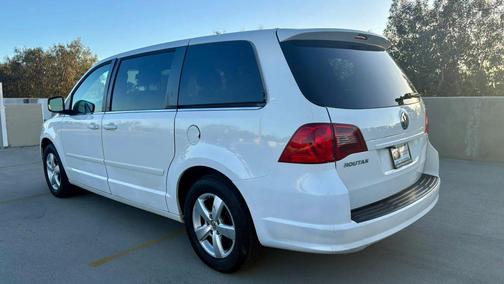Calla Lily White 2010 Volkswagen Routan SE