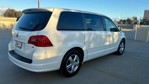 Calla Lily White 2010 Volkswagen Routan SE
