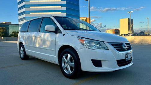Calla Lily White 2010 Volkswagen Routan SE