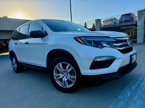 White Diamond Pearl 2017 Honda Pilot LX