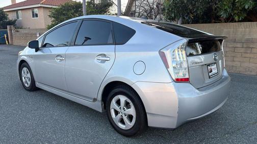 Classic Silver Metallic 2011 Toyota Prius III