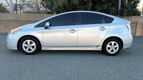 Classic Silver Metallic 2011 Toyota Prius III