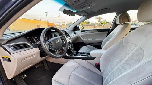 2017 Hyundai SONATA SE