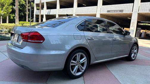 2014 Volkswagen Passat 1.8T Auto SE w/Sunroof & Nav