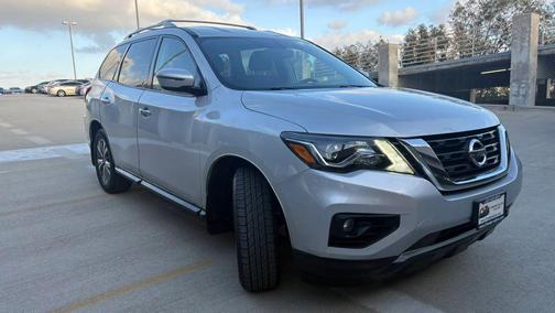 Brilliant Silver Metallic 2017 Nissan Pathfinder SV