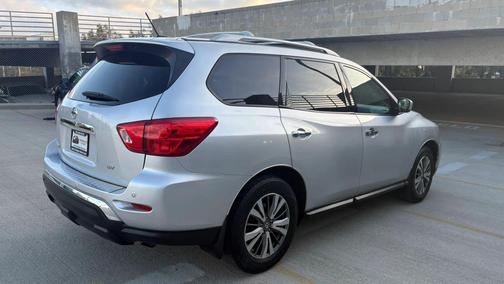 Brilliant Silver Metallic 2017 Nissan Pathfinder SV