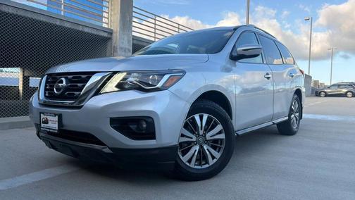 Brilliant Silver Metallic 2017 Nissan Pathfinder SV