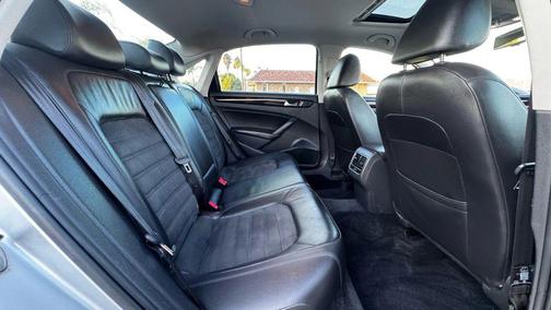 2014 Volkswagen Passat 1.8T Auto SEL Premium