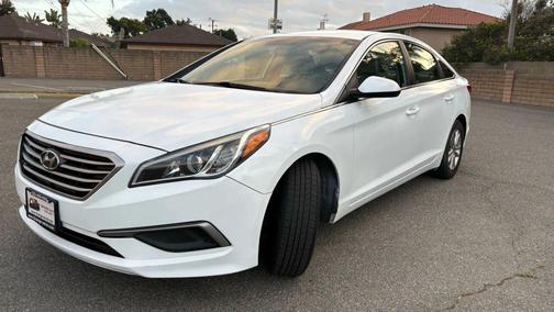 2017 Hyundai SONATA SE