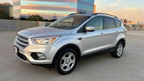 Ingot Silver Metallic 2018 Ford Escape SE
