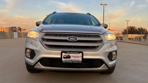 Ingot Silver Metallic 2018 Ford Escape SE