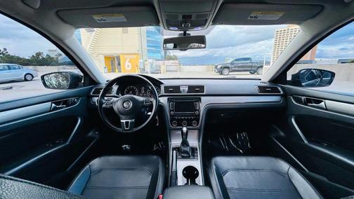2014 Volkswagen Passat 1.8T Auto SE w/Sunroof & Nav