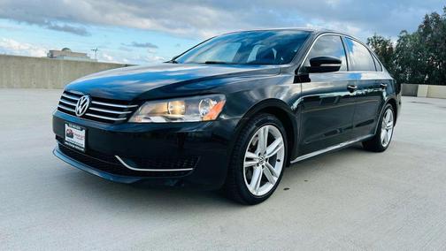 2014 Volkswagen Passat 1.8T Auto SE w/Sunroof & Nav