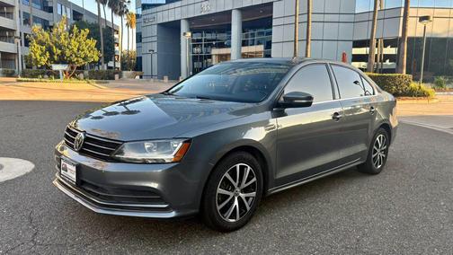 Gray 2017 Volkswagen Jetta 1.4T SE
