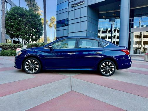 Deep Blue Pearl 2017 Nissan Sentra SR