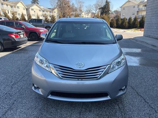 2017 Toyota Sienna XLE