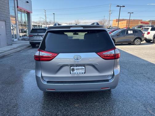 2017 Toyota Sienna XLE