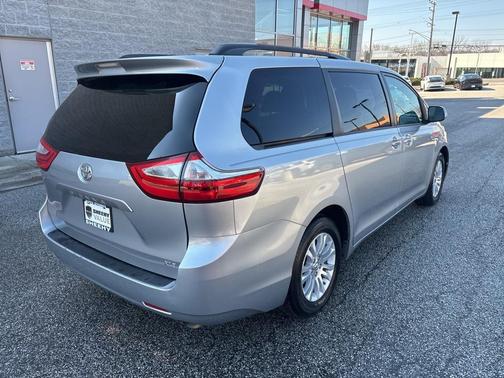 2017 Toyota Sienna XLE