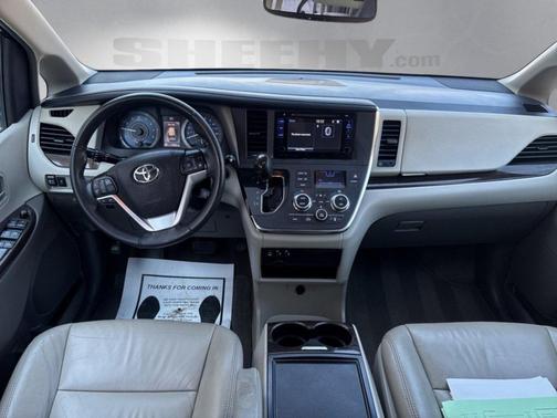 2017 Toyota Sienna XLE